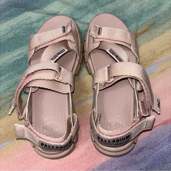 Palladium Women's Revolt Mono Sandals size 7 - Picture 7 of 8